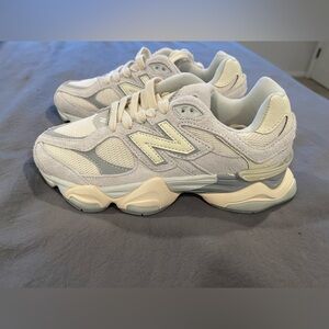 9060 New Balance *NEVER WORN*